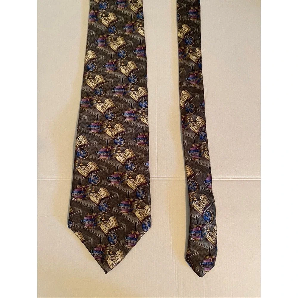 Van Heusen Educator Mens Silk Tie Library Books Globe History Poetry Novelty